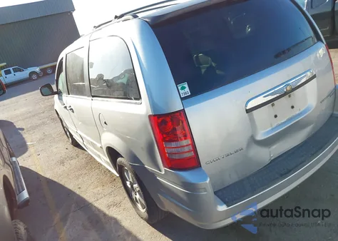 2010 Chrysler Town & Country Touring из США, поврежденный, VIN 2A4RR5D1XAR236329